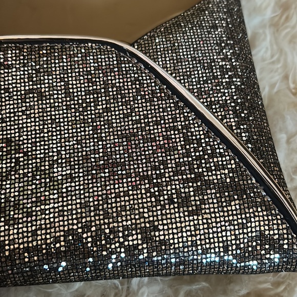 Evening Clutch-gold-with detachable gold chain - Picture 9 of 12
